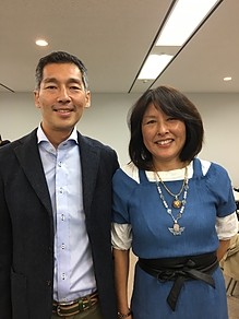 スピリティアルライフコーチの磯　一明さん
ロックガール&#174;アリソン